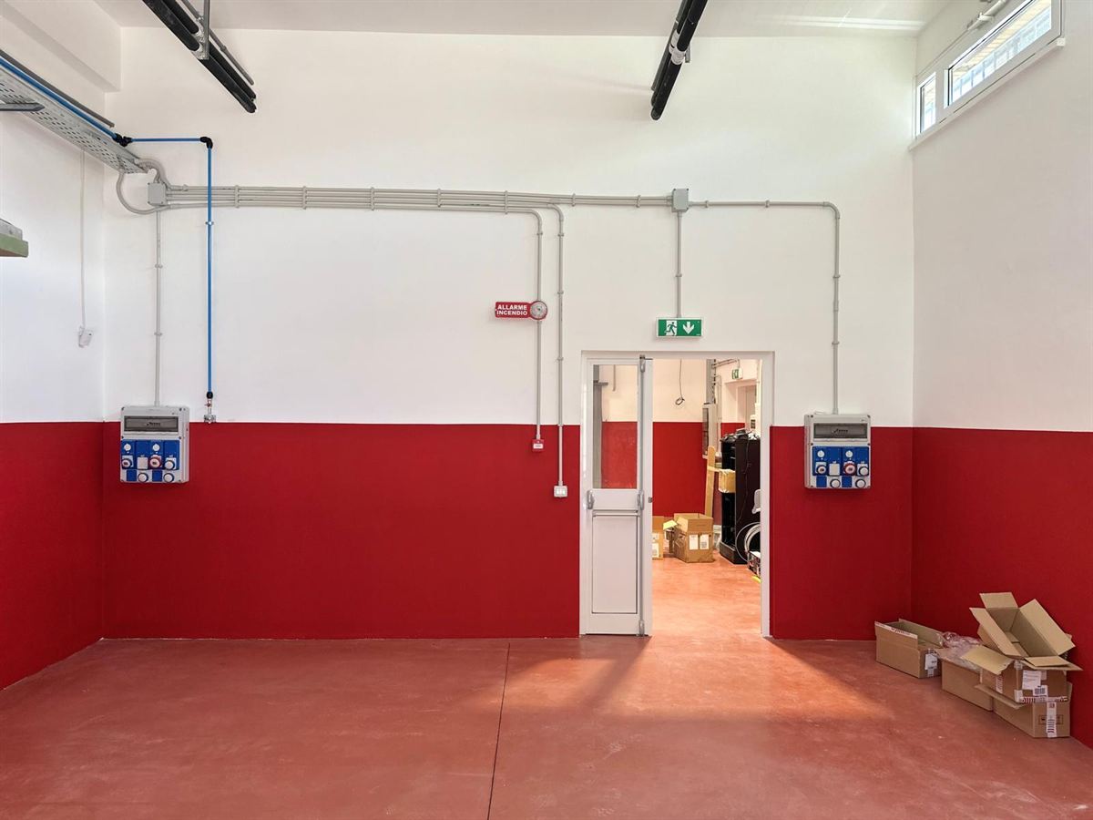 Impianto elettrico in un locale industriale